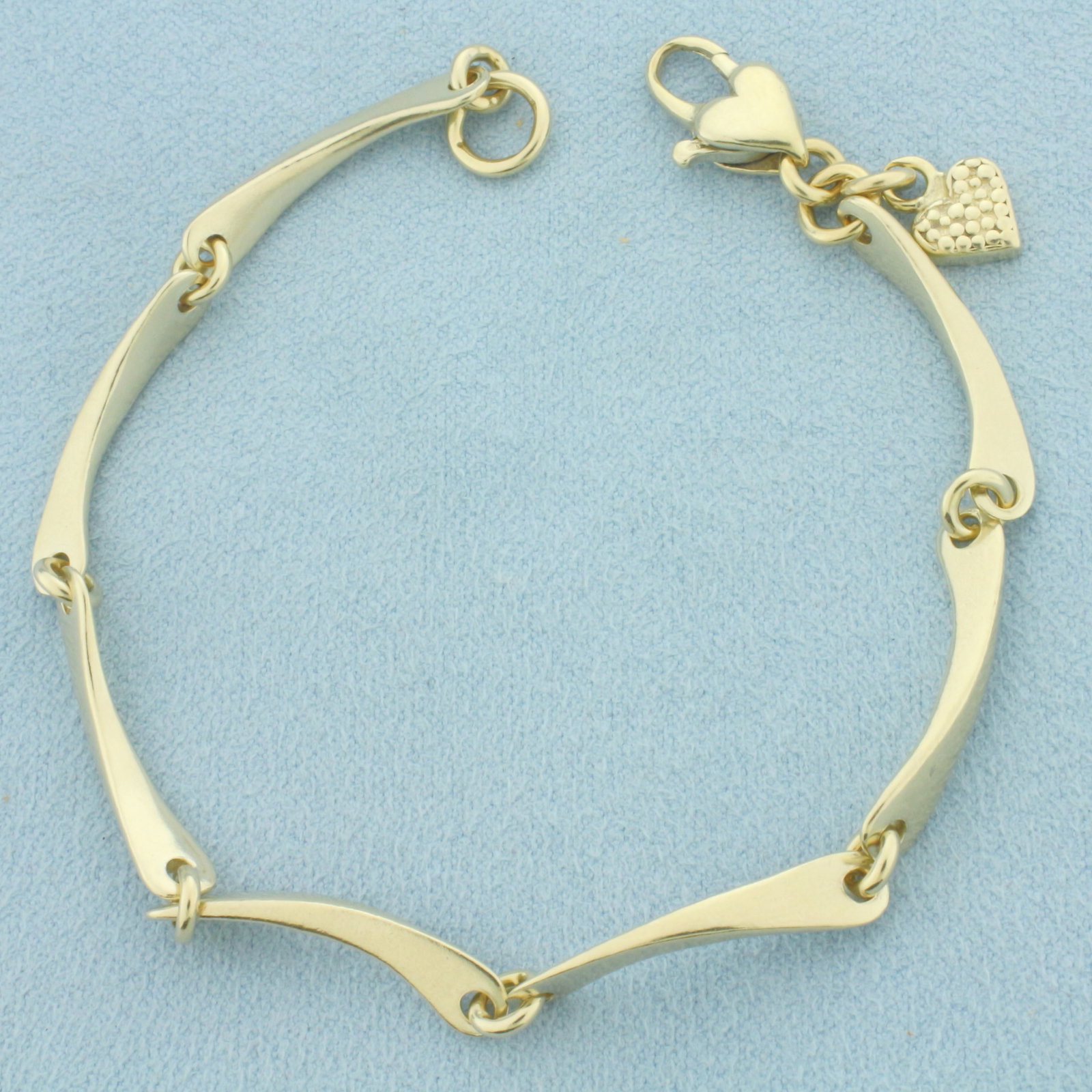 Heart Clasp Wave Bar Link Bracelet in 14k Yellow Gold: In 14k Yellow Gold. 7 5/8 inches long. 4.2mm wide. Spring clasp. 12.6g.