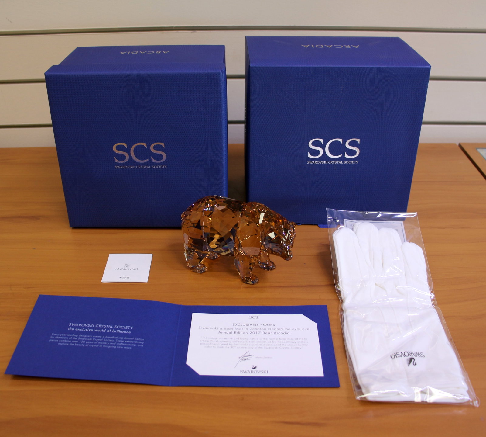 Swarovski Crystal Signed 5384050 Arcadia Bear with Box 2017 (1 of 4)