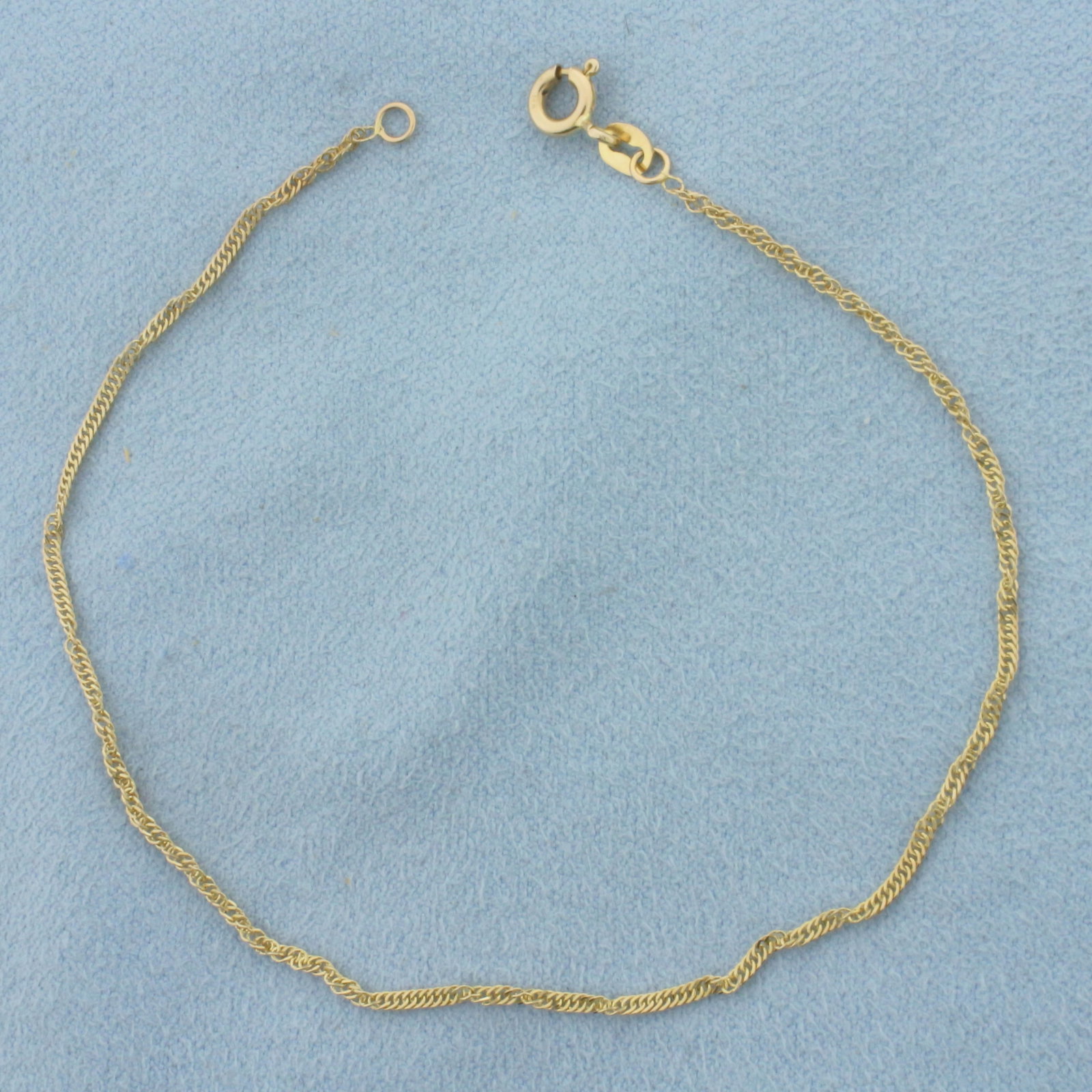 Twisting Curb Link Bracelet in 14k Yellow Gold: In 14k Yellow Gold. 8 inches long. 1.3mm wide. Spring clasp. .9g.
