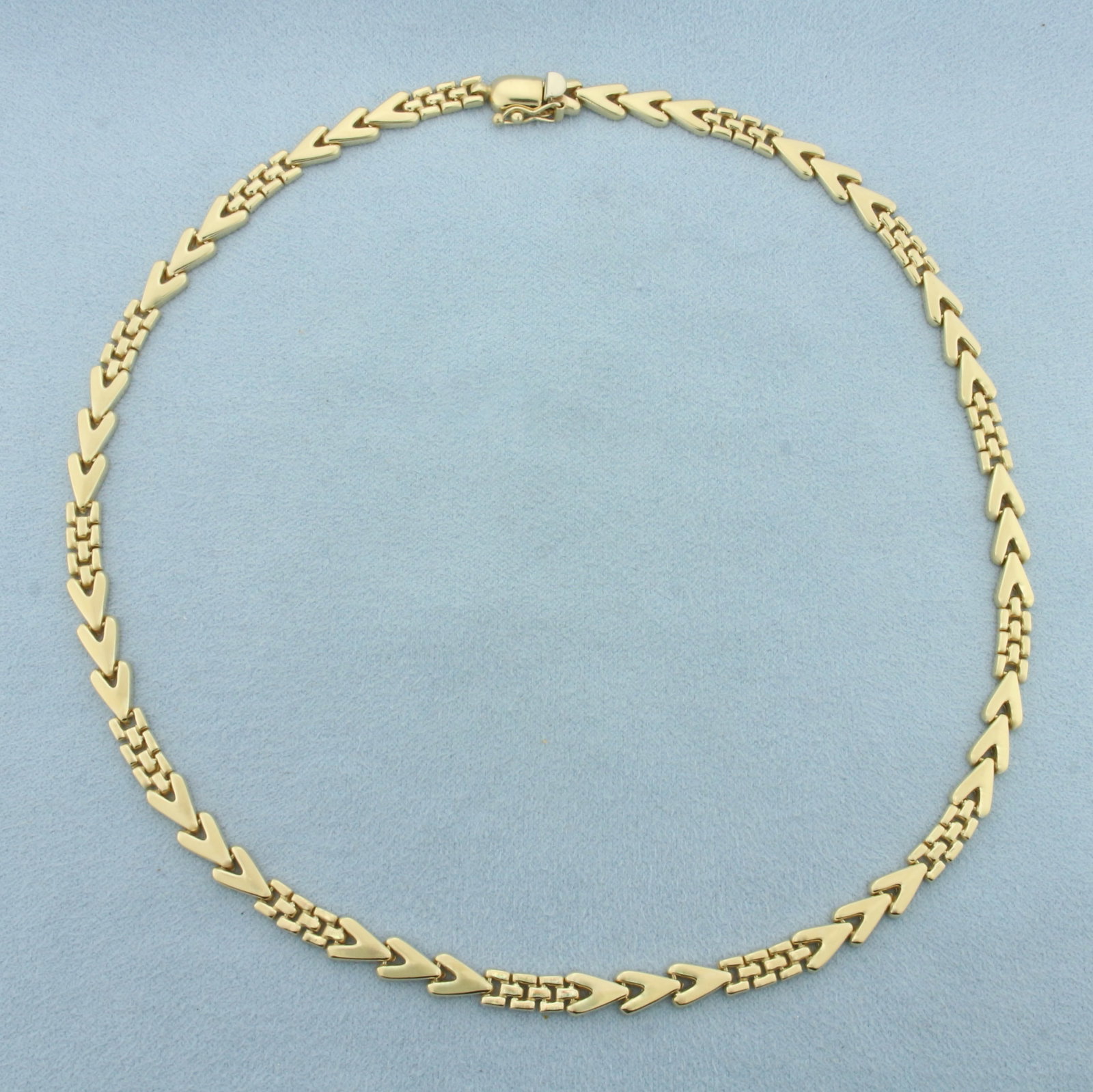 16 Inch Chevron and Panther Link Chain Necklace in 14k Yellow Gold: In 14k Yellow Gold. 16 inches long. 5.6mm wide. Slide clasp with safety latch. 15.5g.