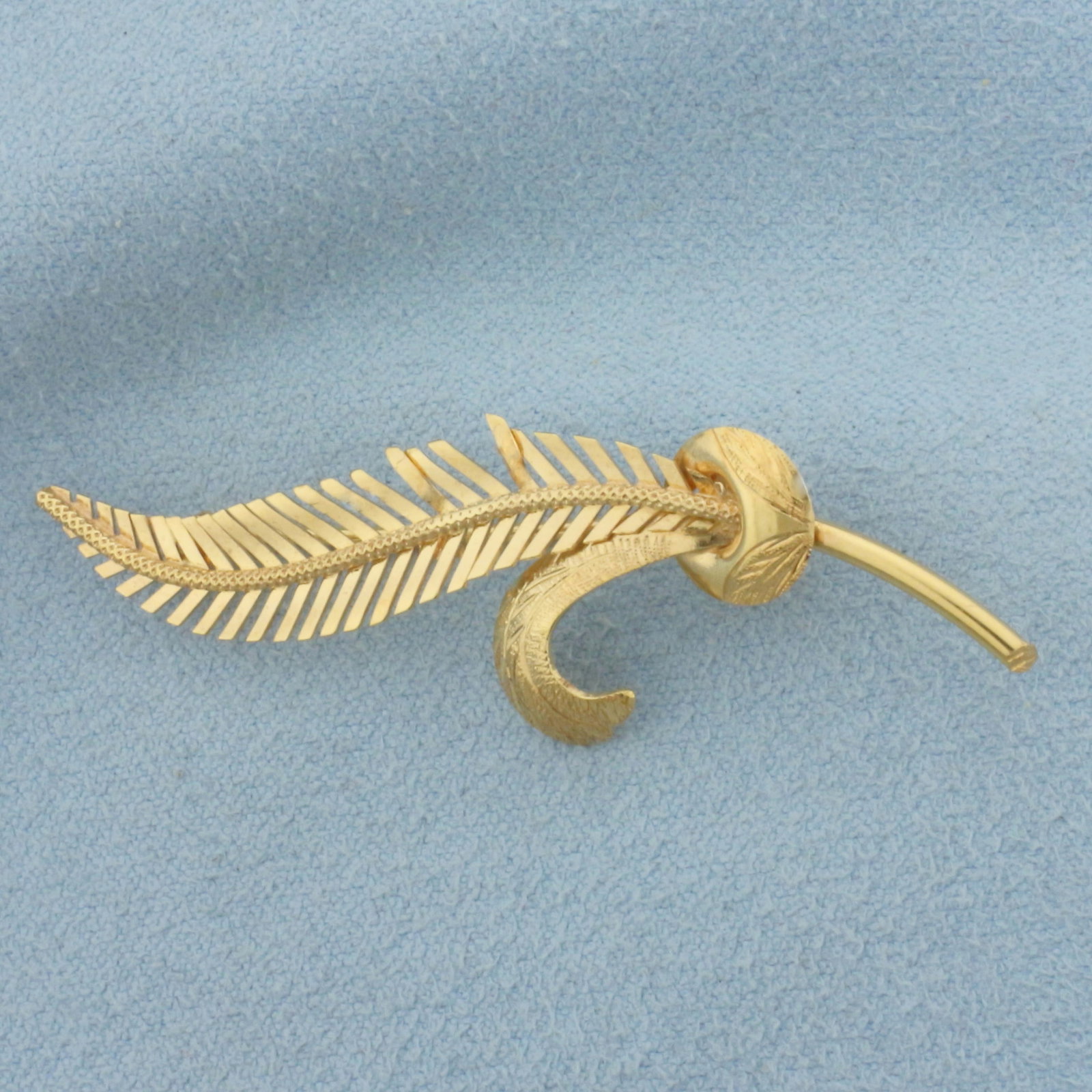 Vintage Feather Brooch Pin in 18k Yellow Gold: In 18k Yellow Gold. 2 1/8 inches long. 5/8 inch wide. 3.5g.