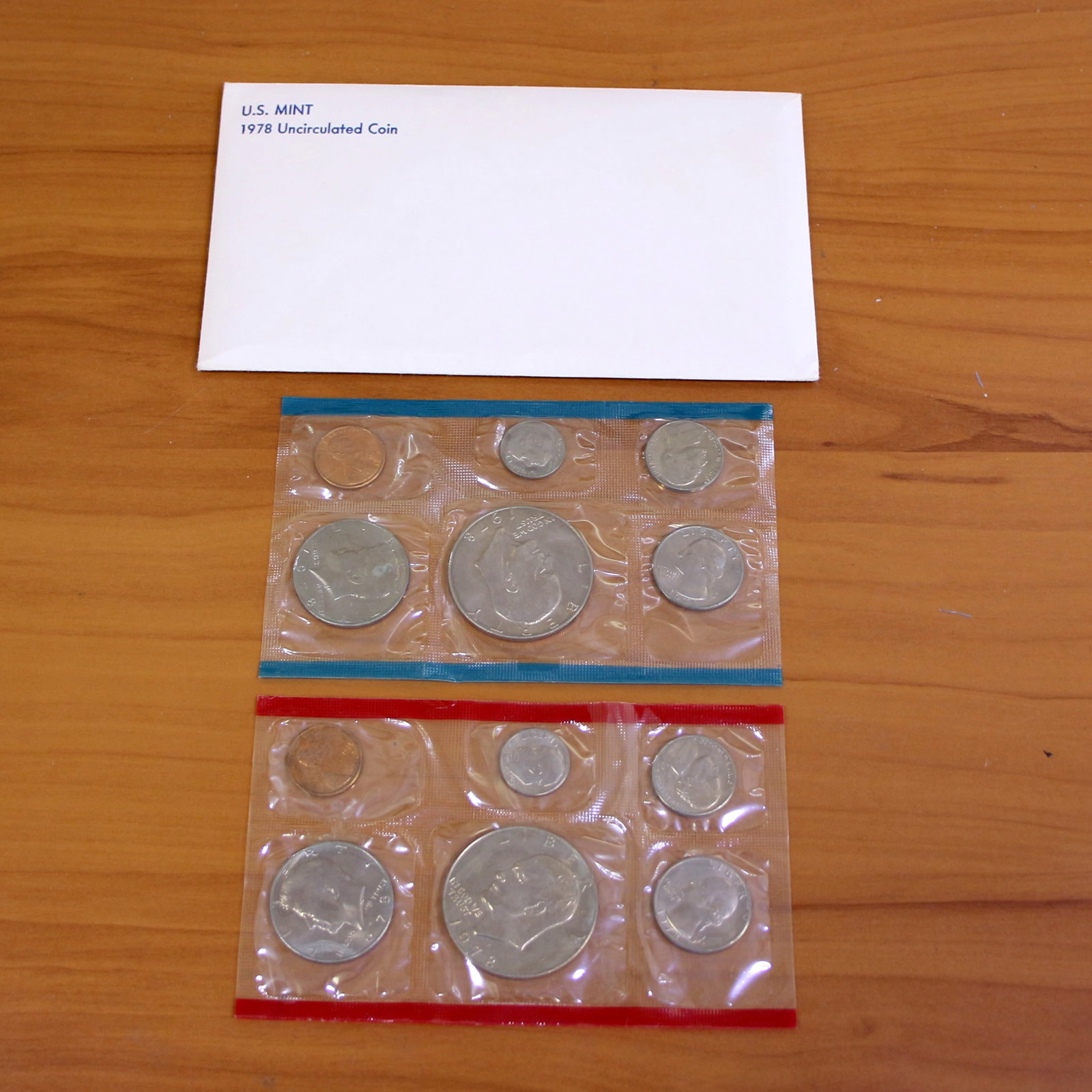 US Mint Coin Set Philadelphia AND Denver Mint OGP: One set from 1975-1981. Contains one Denver Mint uncirculated coin set and one Philadelphia Mint uncirculated coin set. Original government envelope and packaging.