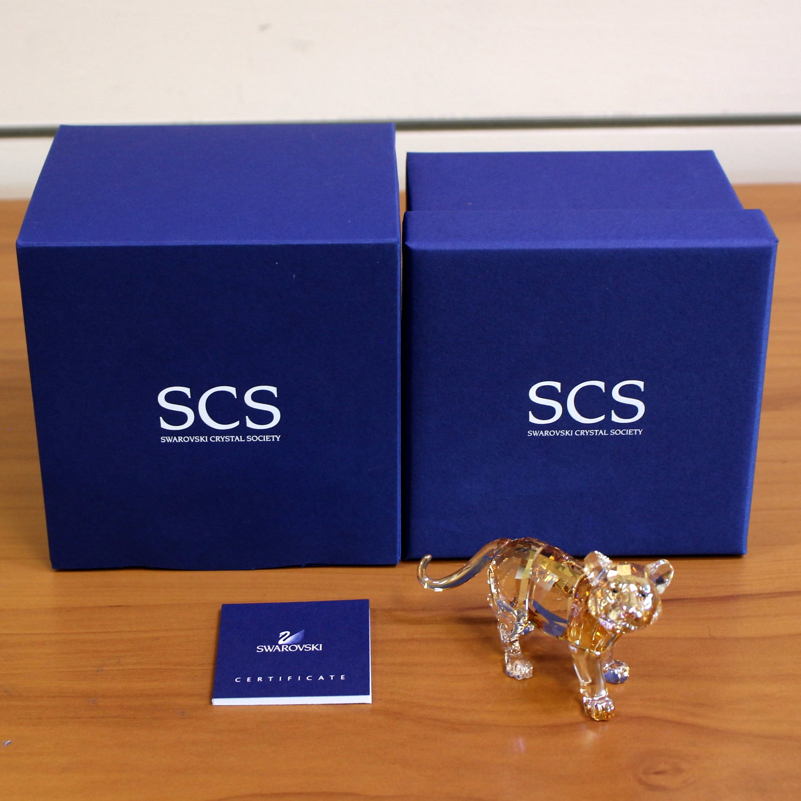 Swarovski Crystal 1051686 SCS Tiger Cub with Box and Certificate (1 of 4)