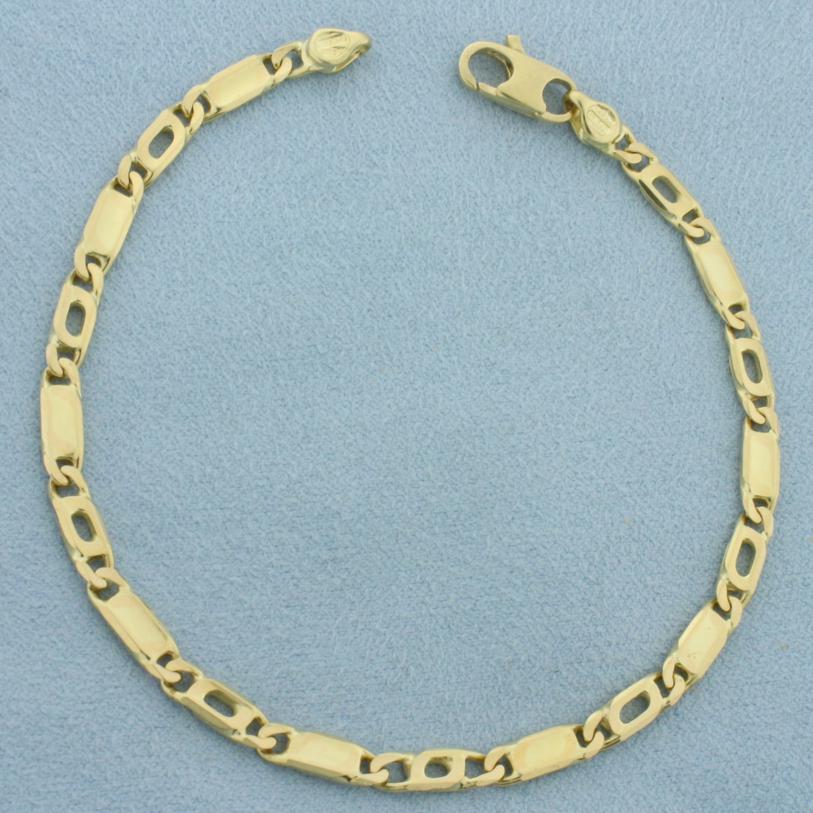 Bar and Link Bracelet in 18k Yellow Gold: In 18k Yellow Gold. 8 inches long. 4mm wide. Lobster clasp. 11.5g.