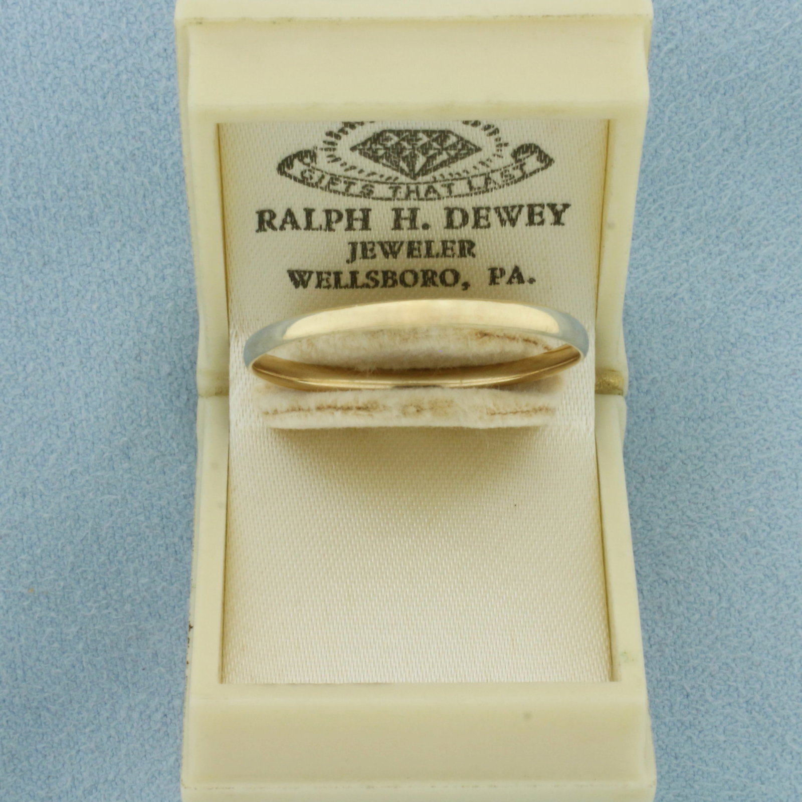 Antique Mens Thin Wedding Band Ring in 14k Yellow Gold: In 14k Yellow Gold. 2mm wide. Includes box. Size 13.5. 1.1g.