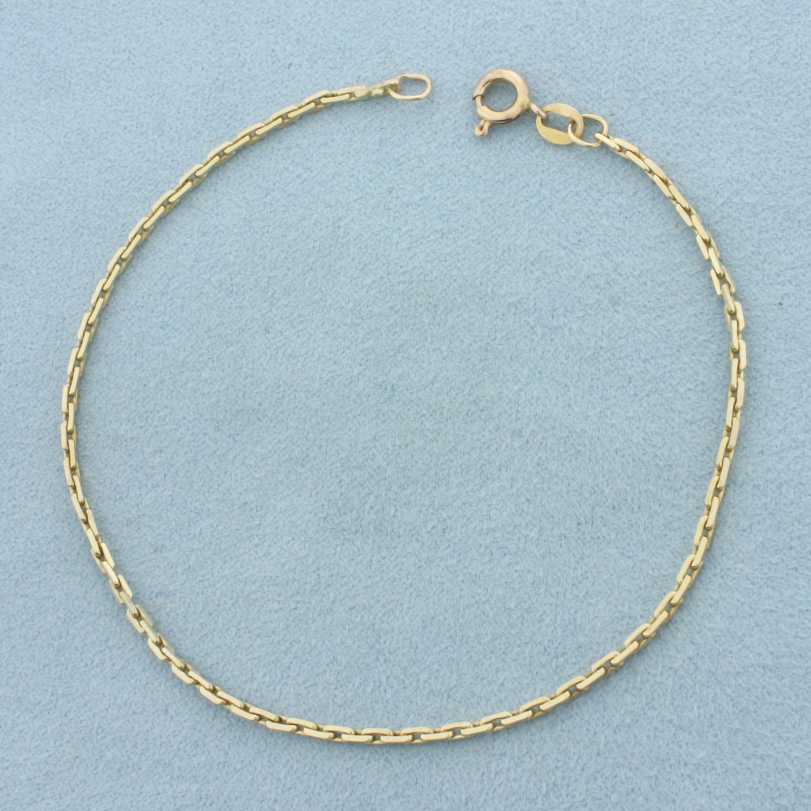 Italian Beveled Cable Link Bracelet in 14k Yellow Gold: In 14k Yellow Gold. 8 inches long. 1.7mm wide. Italian made. Spring clasp. 3.0g.
