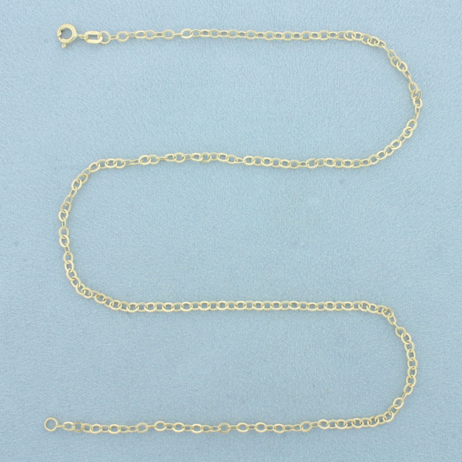 17 Inch Italian Cable Link Chain Necklace in 14k Yellow Gold: In 14k Yellow Gold. 17 inches long. 2.6mm wide. Italian made. Spring clasp. 1.5g.