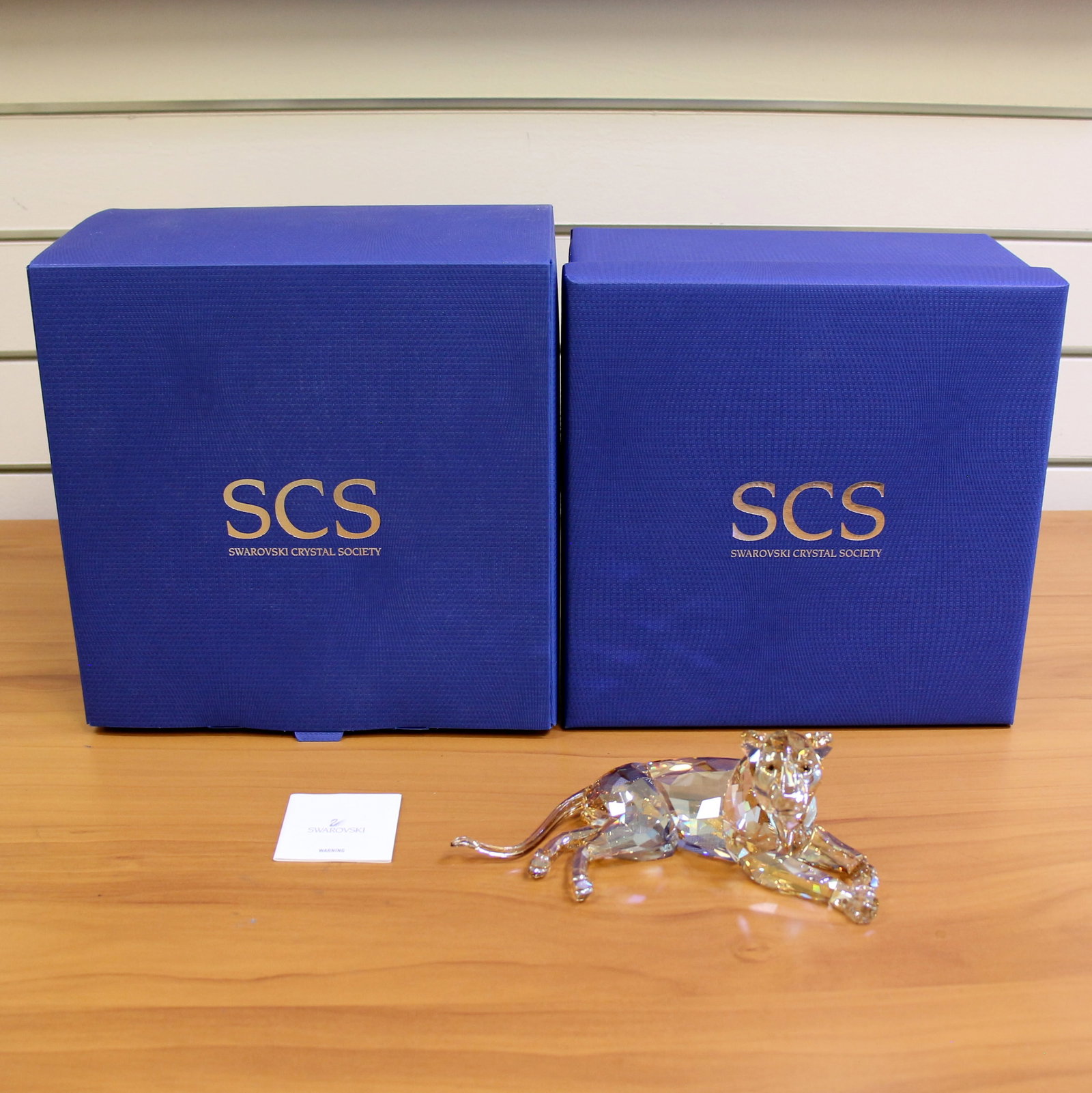 Swarovski Crystal 5135895 SCS Lion Mother Annual Edition Figurine with Box: Excellent condition with original box. Special carmel irridescint color.