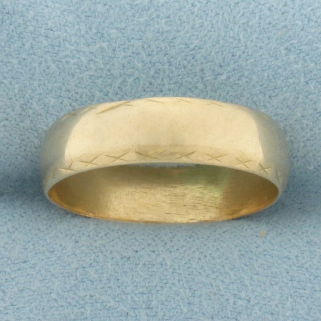 Mens Antique Crosshatch Edge Band ring in 14k Yellow Gold: In 14k yellow gold. Measures 5.6mm wide. Size 9.75. 4.0g