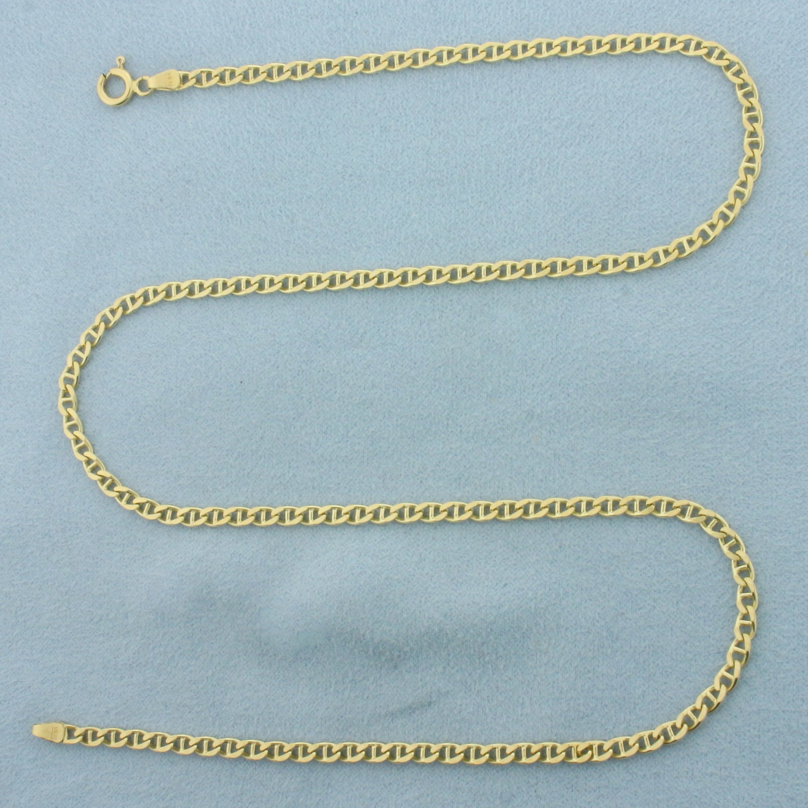 18 Inch Anchor Mariner Link Chain Necklace in 18k Yellow Gold: In 18k Yellow Gold. 18 inches long. 3mm wide. Spring clasp. 11.0g.