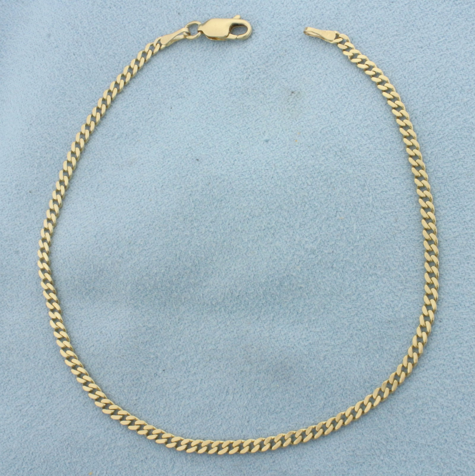 Curb Link Anklet in 14k Yellow Gold: In 14k Yellow Gold. 9 inches long. 2.5mm wide. Lobster clasp. 3.1g.