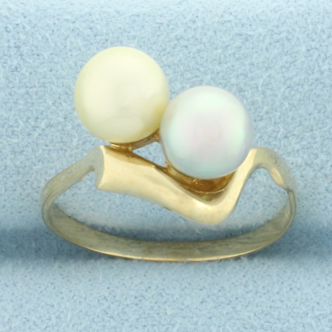 Silver and Cream Cultured Akoya Pearl Toi Et Moi Ring in 14k Yellow Gold: In1 4k yellow gold. Contains one silver tone and one cream tone 7mm cultured Akoya Pearls with high luster. Size: 9. 3.1g.