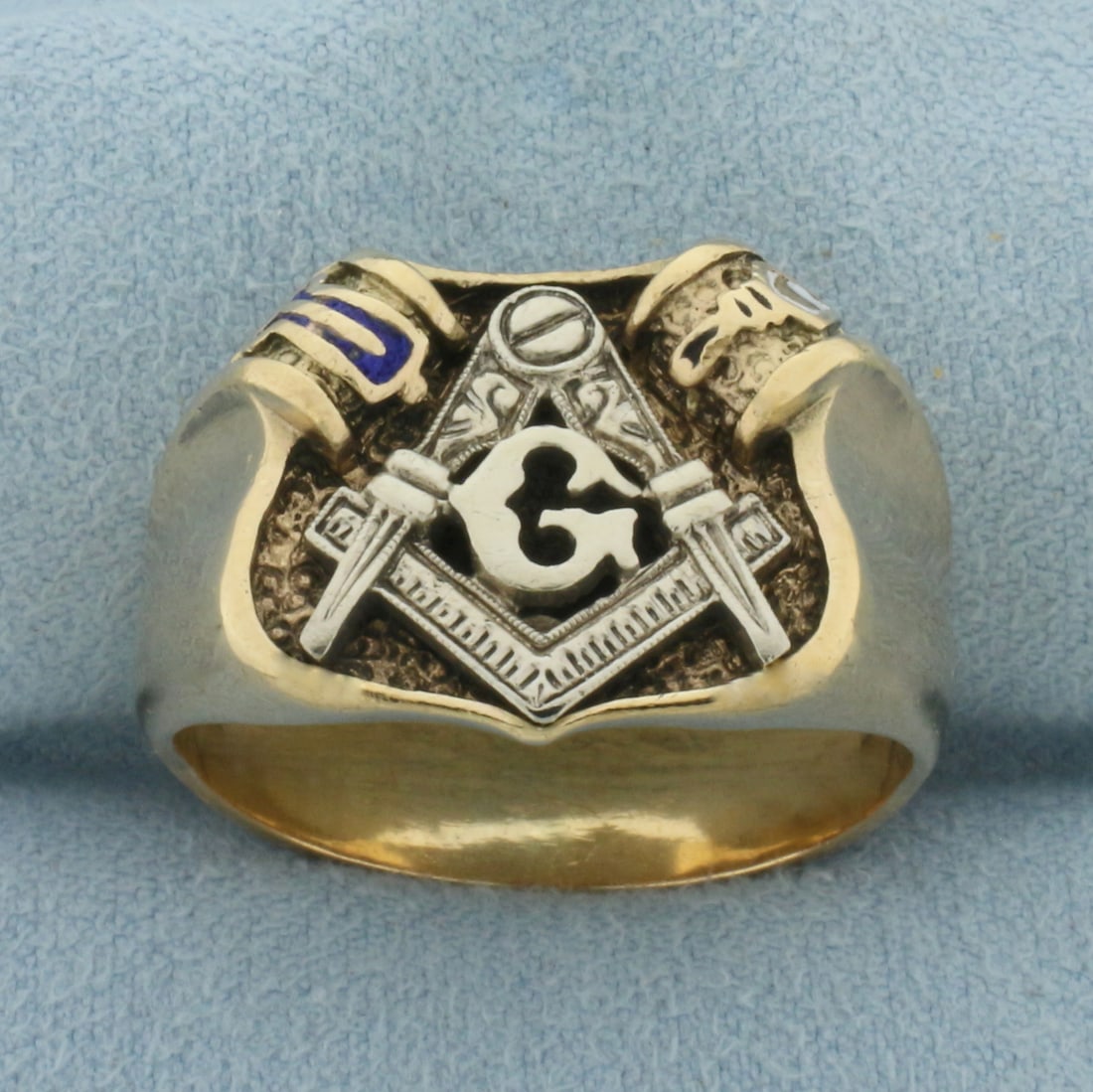 Mens Vintage Masonic Ring in 10K Yellow Gold (1 of 4)