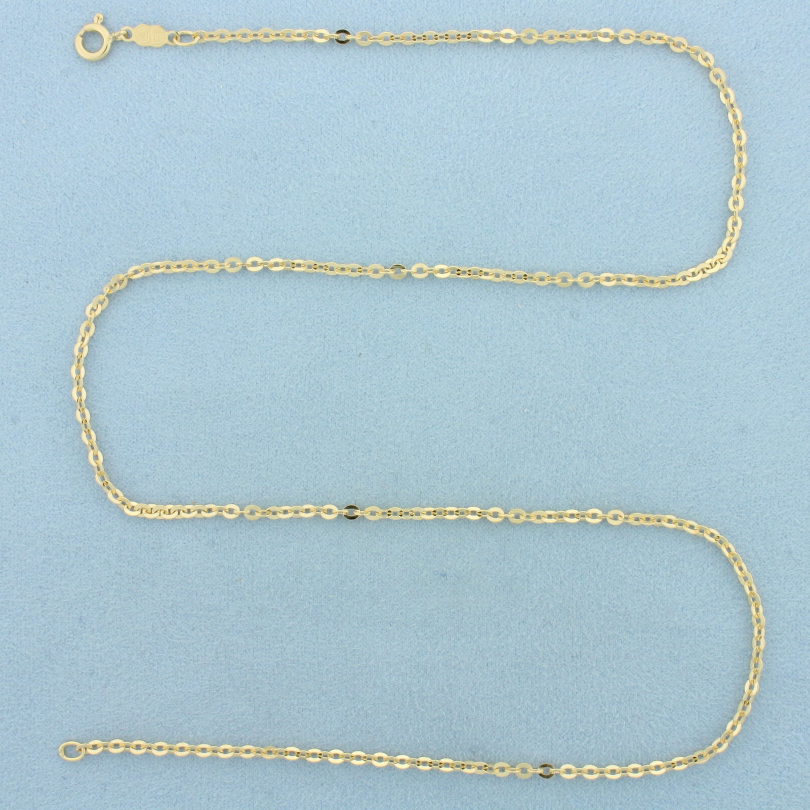 20 Inch Cable Link Chain Necklace in 18k Yellow Gold: In 18k Yellow Gold. 20 inches long. 2.5mm wide. Spring clasp. 6.3g.