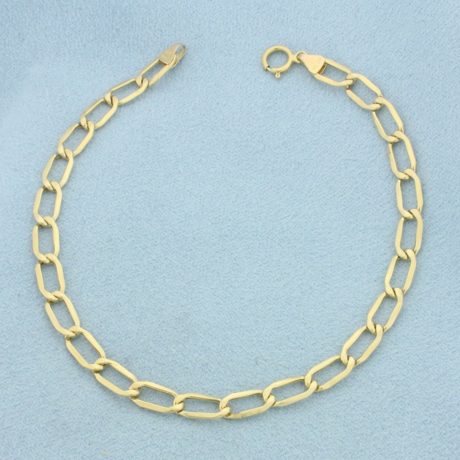 Italian Oval Cable Link Bracelet in 14k Yellow Gold: In 14k Yellow Gold. 7 7/8 inches long. 5.0mm wide. Italian made. Spring clasp. 1.7g.
