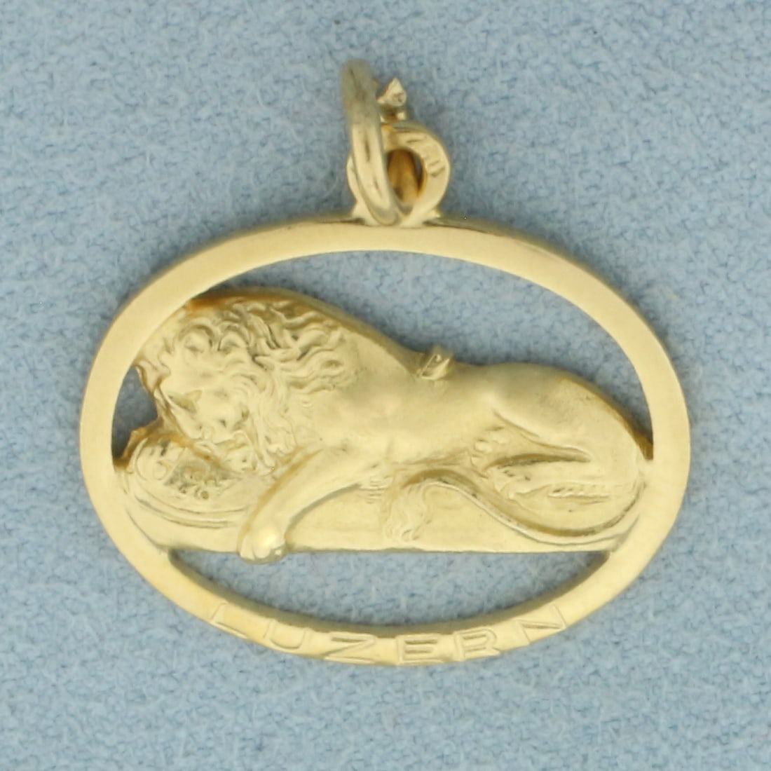Luzern Lion of Lucerne Switzerland Charm or Pendant in 18k Yellow Gold: In 18k Yellow Gold. 7/8 inch long (including jump ring). 7/8 inch wide. 5.1g.