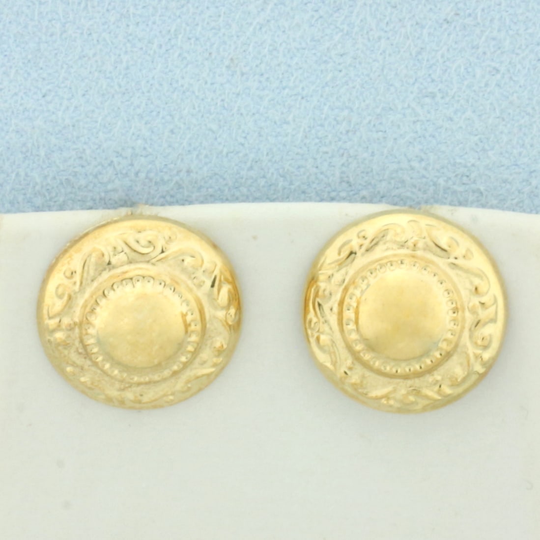 Vintage Button Earrings in 14k Yellow Gold: In 14k Yellow Gold. 5/8 inch diameter. Friction backs. 2.0g.