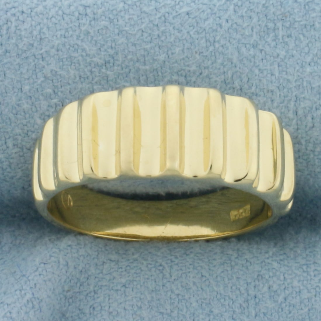 Unique Ridge Design Band Ring in 18K Yellow Gold