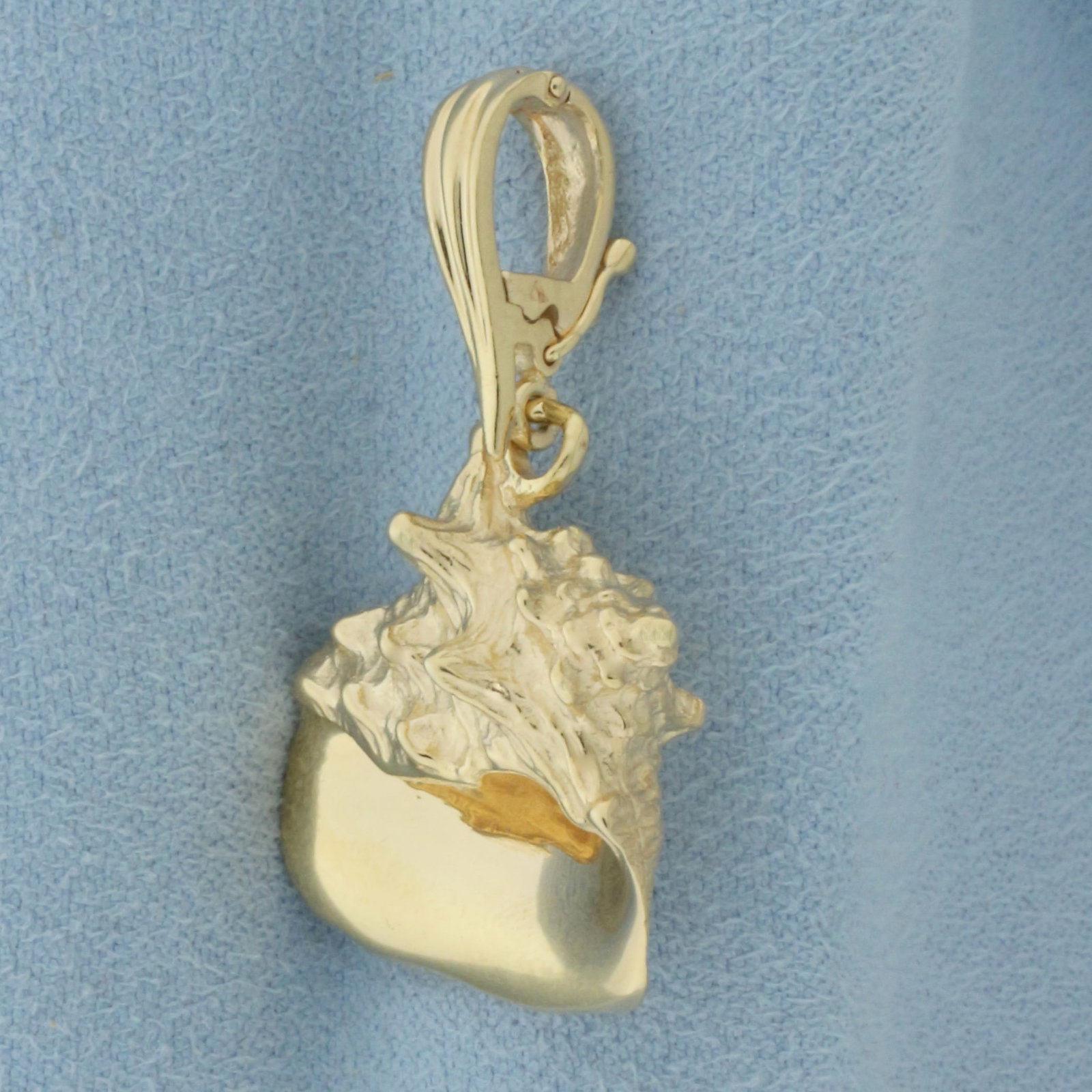 Conch Shell Pendant in 14k Yellow Gold