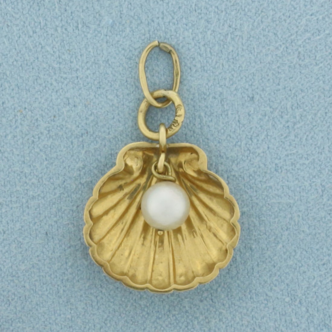 Clam Shell and Cultured Pearl Charm in 18k Yellow Gold