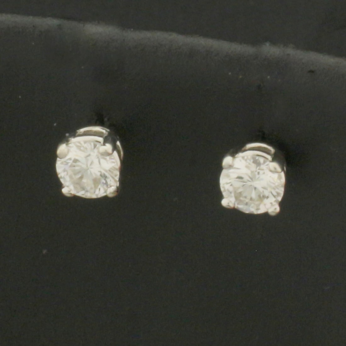 Diamond Stud Earrings in 14k White Gold