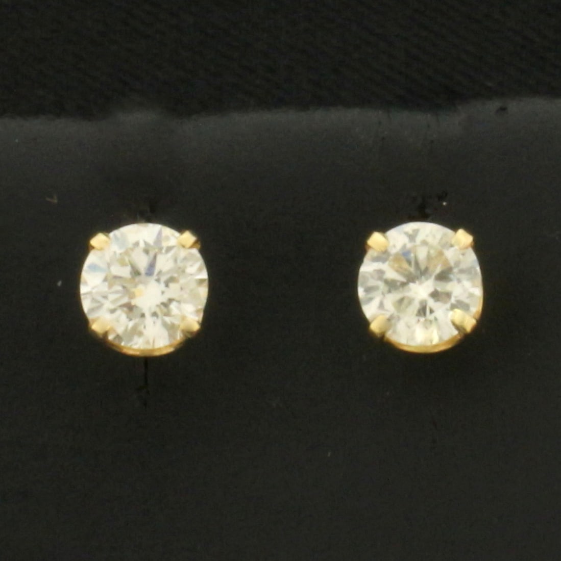 Diamond Stud Earrings in 14k Yellow Gold