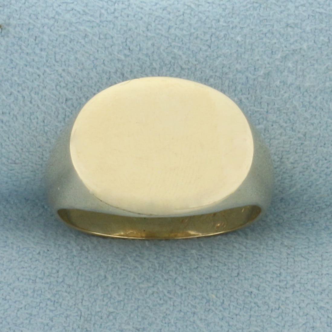Oval Signet Ring in 14k Yellow Gold