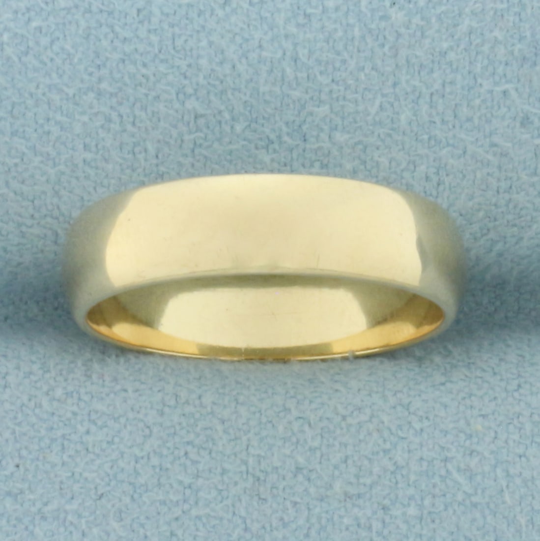 5mm Wedding Band Ring in 14k Yellow Gold: In 14k Yellow Gold. 5mm wide. Size 7.75. 4.1g.