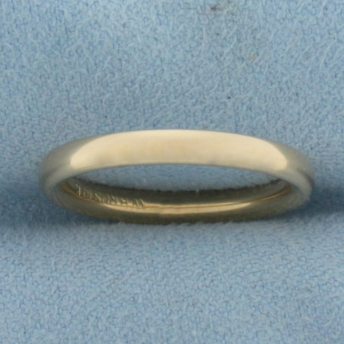 Ladies Half Dome Wedding Band Ring in 14k Yellow Gold: In 14k Yellow Gold. 2.7mm wide. Size 6.75. 3.5g.