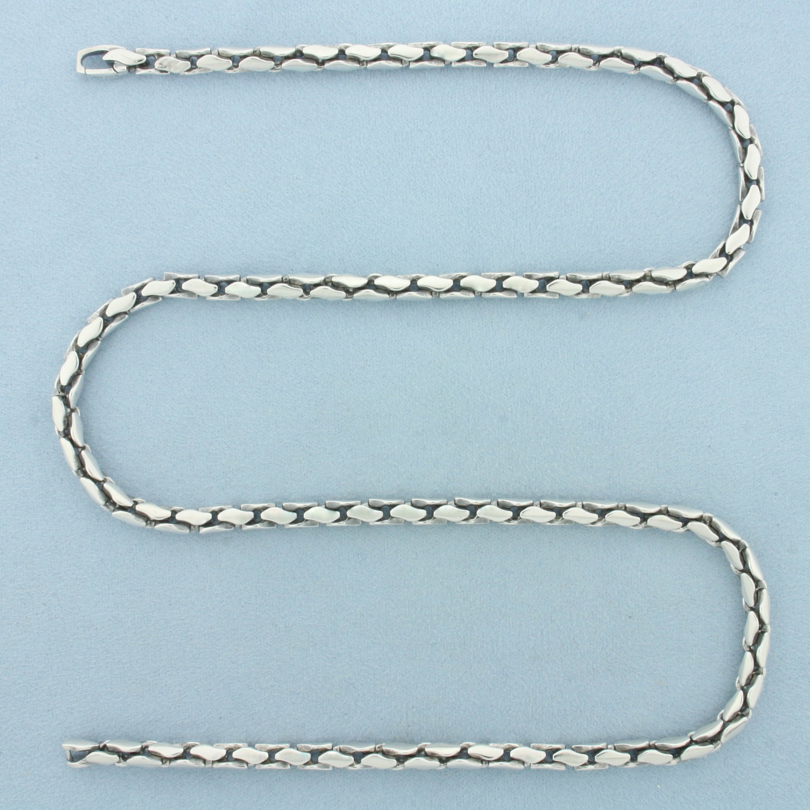 David Yurman Mens Fluted Chain Necklace in Sterling Silver: In .925 Sterling Silver. 24 inches long. 5mm wide. Designer markings. Spring clasp.