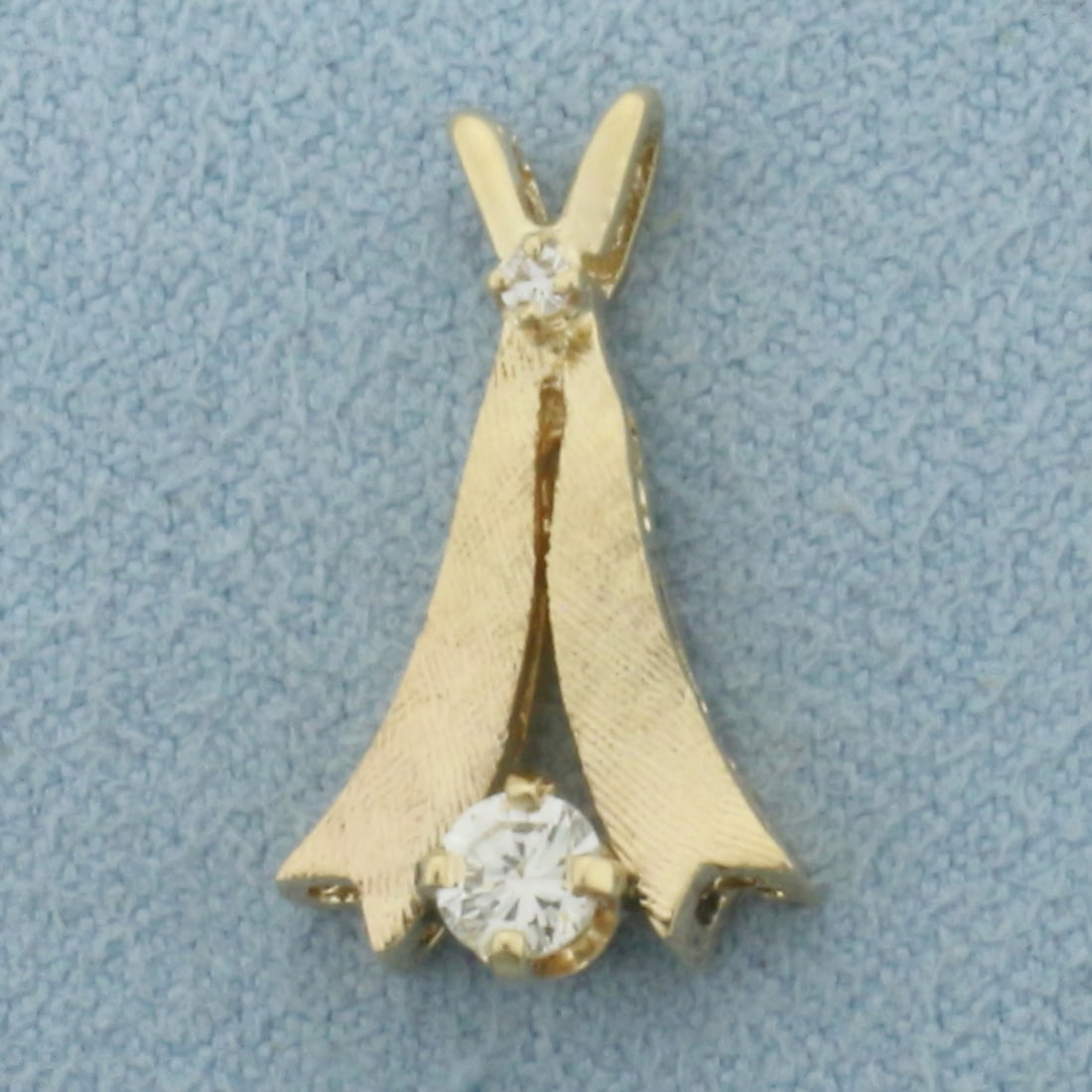 Diamond Pendant in 14k Yellow Gold