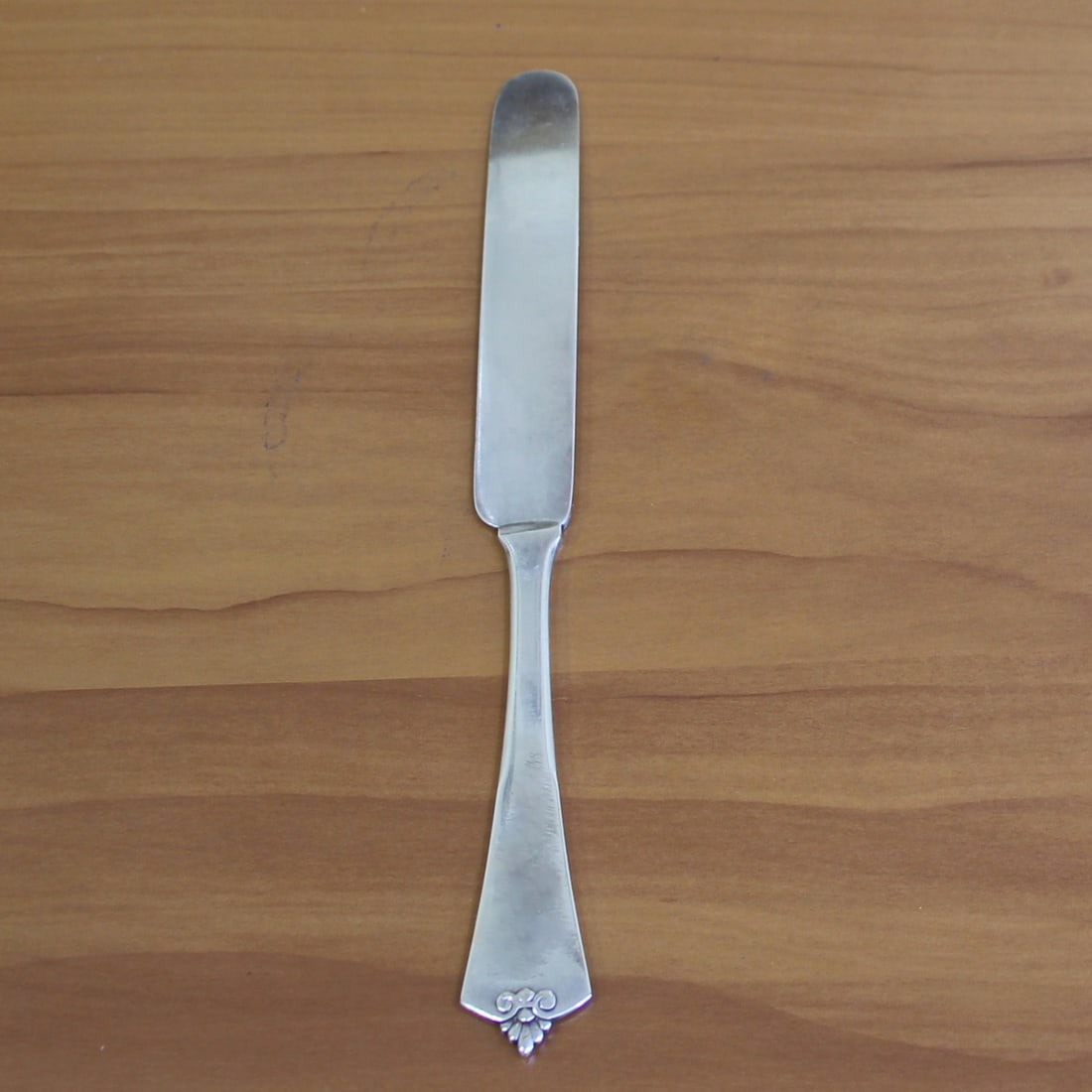 Gorham "Fleur De Lis" Starr and Marcus Solid Sterling Silver Knife: .925 sterling silver (solid). 8 3/8 inches long. 56.8g.