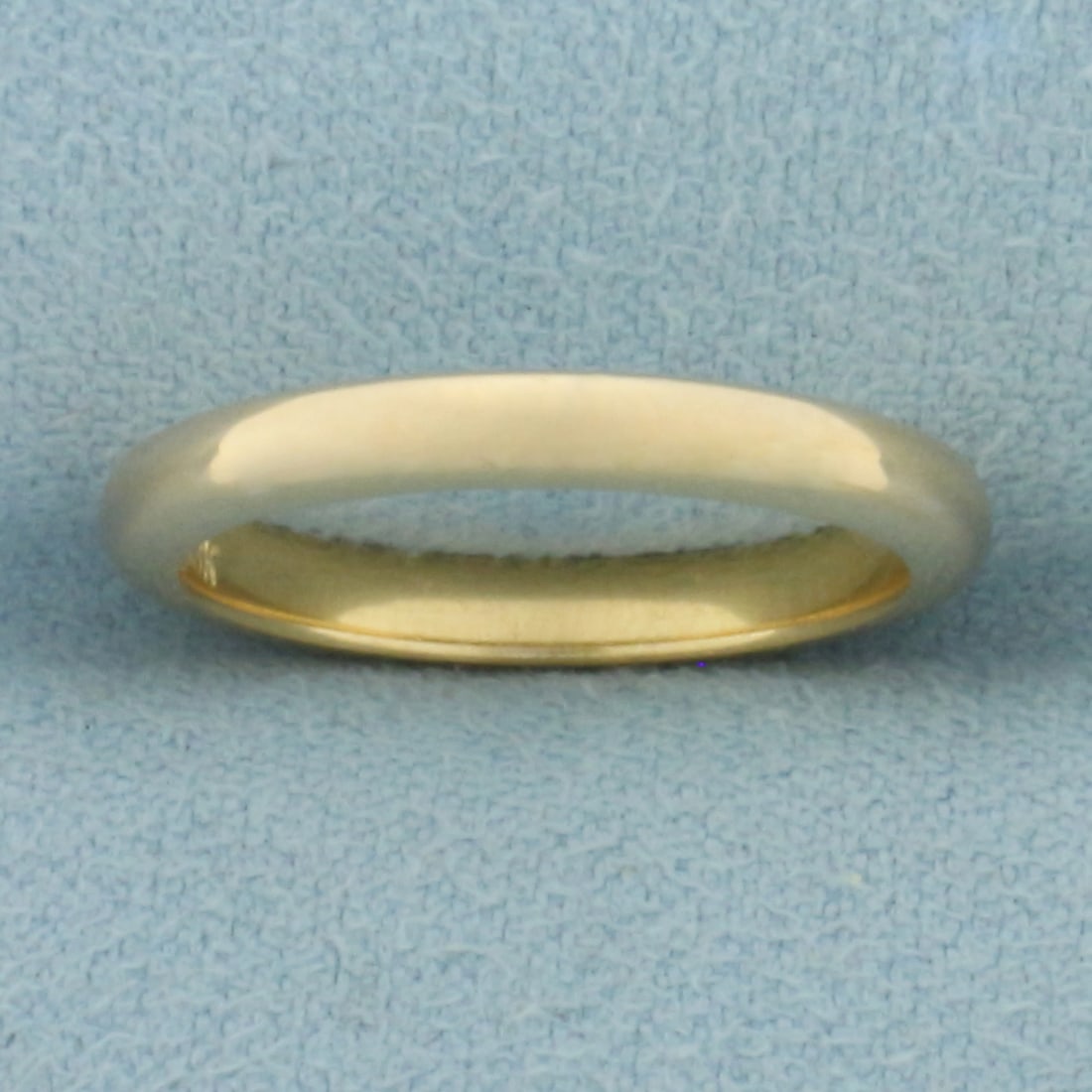 Women's Half Dome Wedding Band Ring in 18k Yellow Gold: In 18k Yellow Gold. 2.6mm wide. Size 5.75. 3.7g.