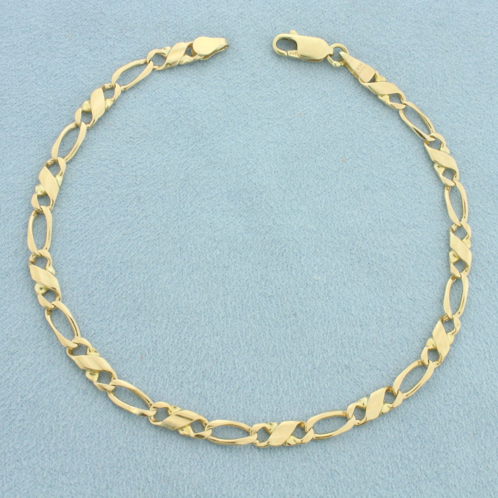 Infinity Oval Link Bracelet in 14k Yellow Gold: In 14k Yellow Gold. 9 inches long. 4.4mm wide. Lobster clasp. 7.9g.