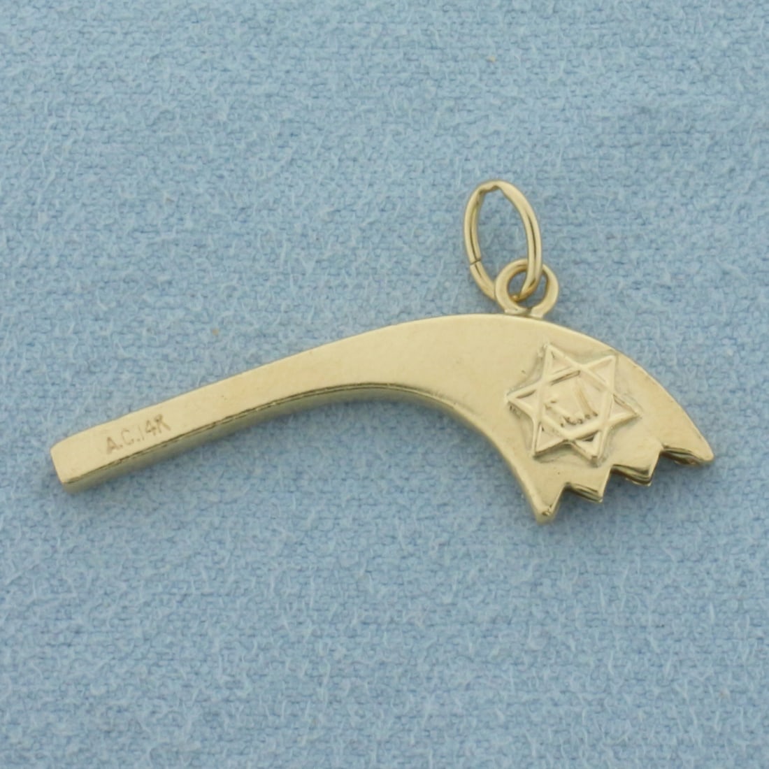 Jewish Shofar Charm in 14k Yellow Gold