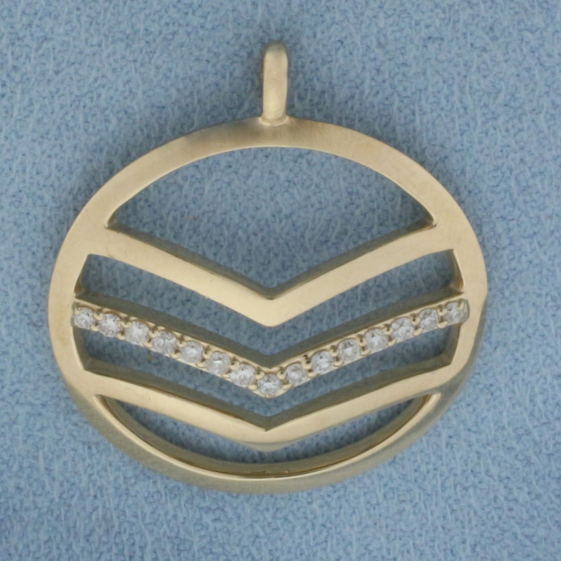 Chevron Circle Diamond Pendant in 14k Yellow Gold
