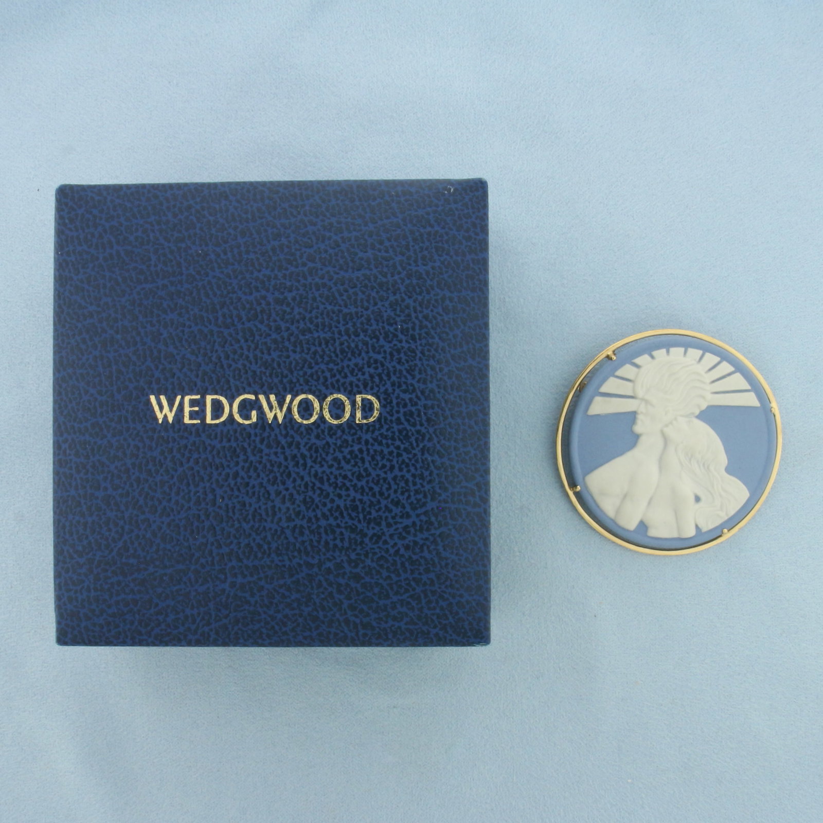 Vintage Wedgewood Jasperware Sun and Night Pendant or Brooch in 14k Yellow Gold: In 14k Yellow Gold. 2 inch diameter. Cameo is marked "Wedgewood". Made in England. Original box included. 15.6g.