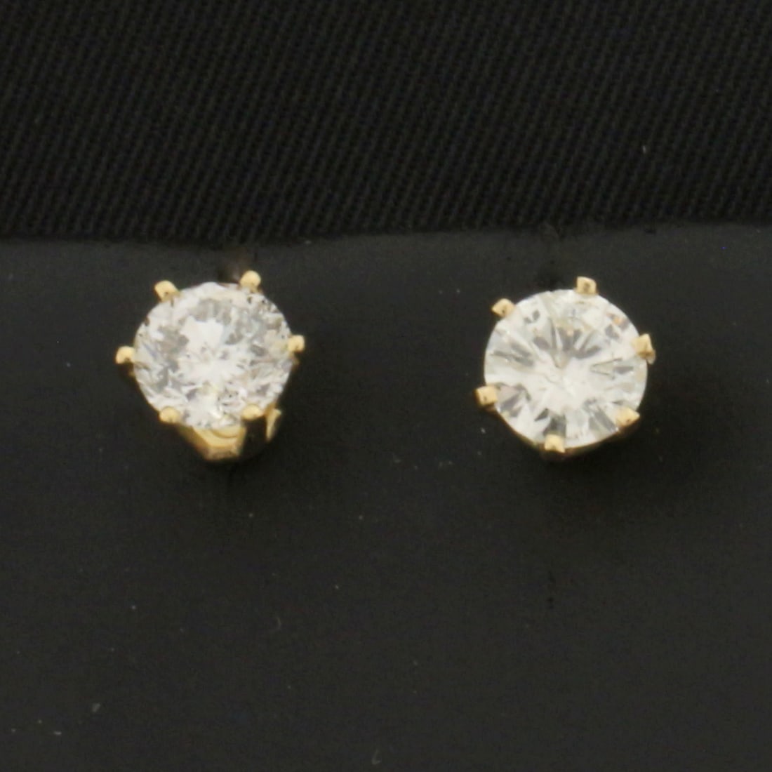 1ct Diamond Stud Earrings Screw Back in 14K Yellow Gold: In 14k yellow gold. Contains 2 natural high quality round brilliant diamonds, 1ct TW, I color/I clarity, eye clean, great cut for added brilliance. Screw back settings. 1.3g.