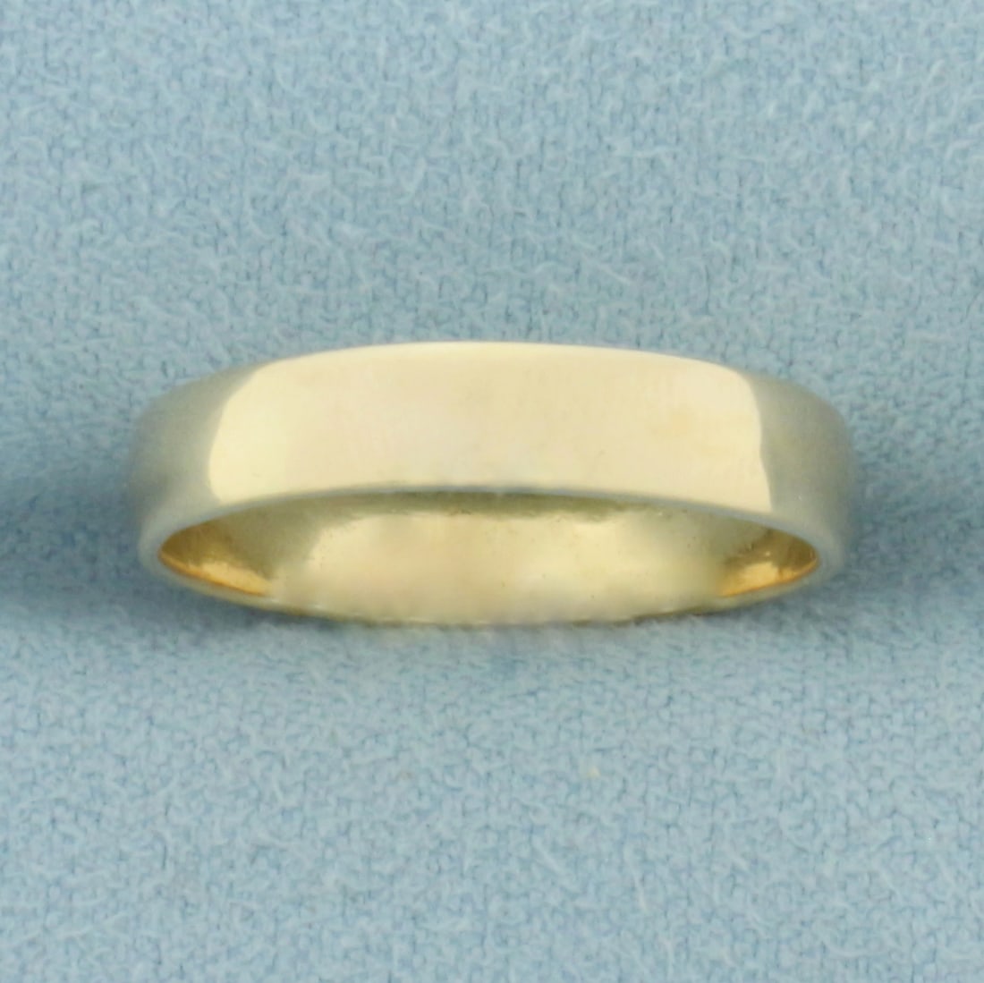 4mm Wedding Band Ring in 14k Yellow Gold: In 14k Yellow Gold. 4mm wide. Size 7.5. 2.9g.