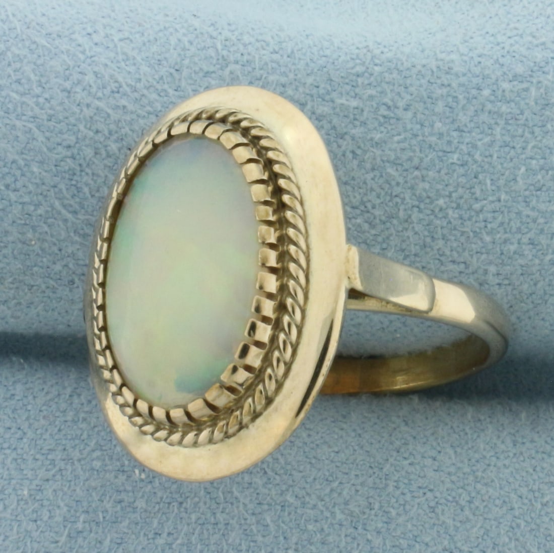 Vintage Opal Ring in 14K Yellow Gold - 2