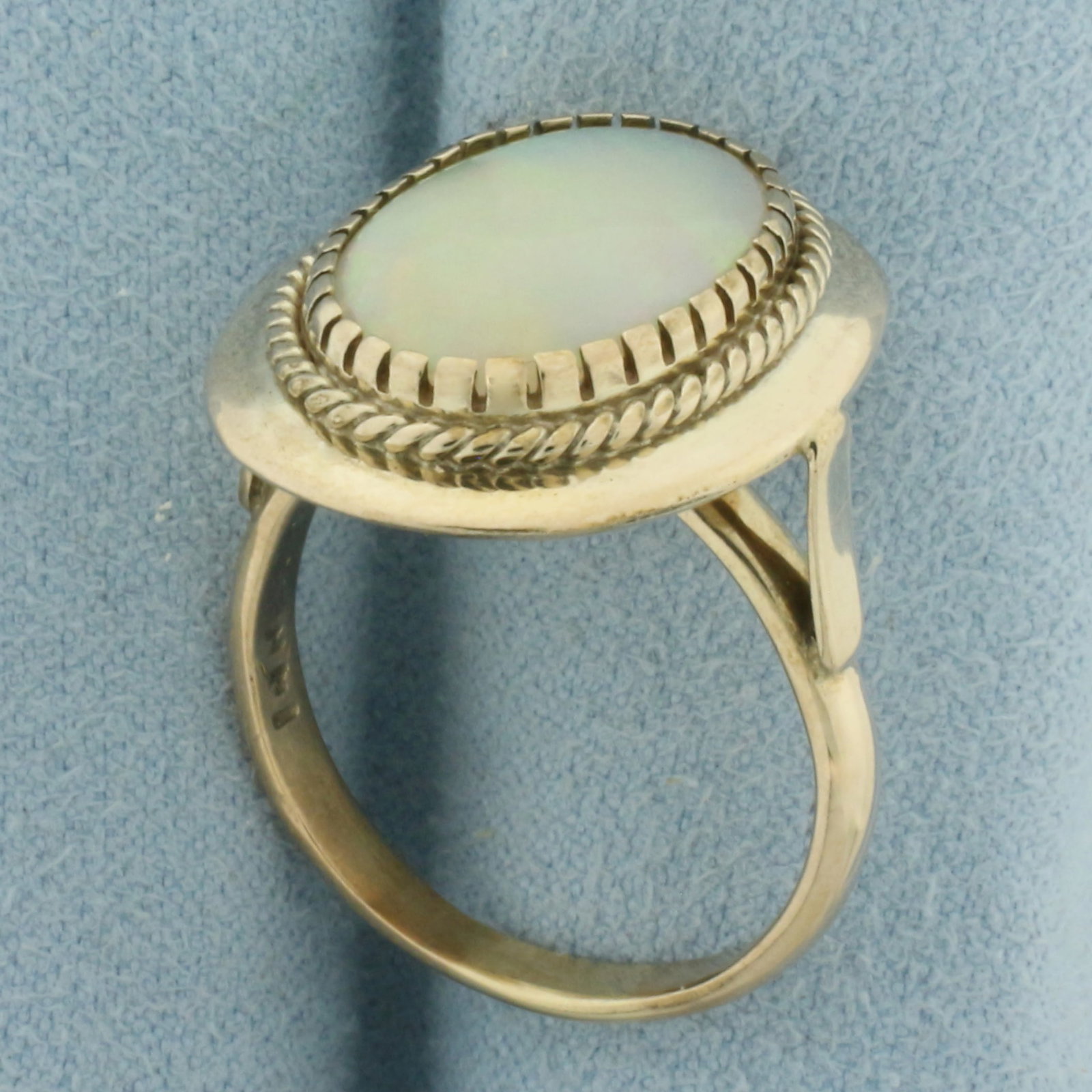Vintage Opal Ring in 14K Yellow Gold - 3