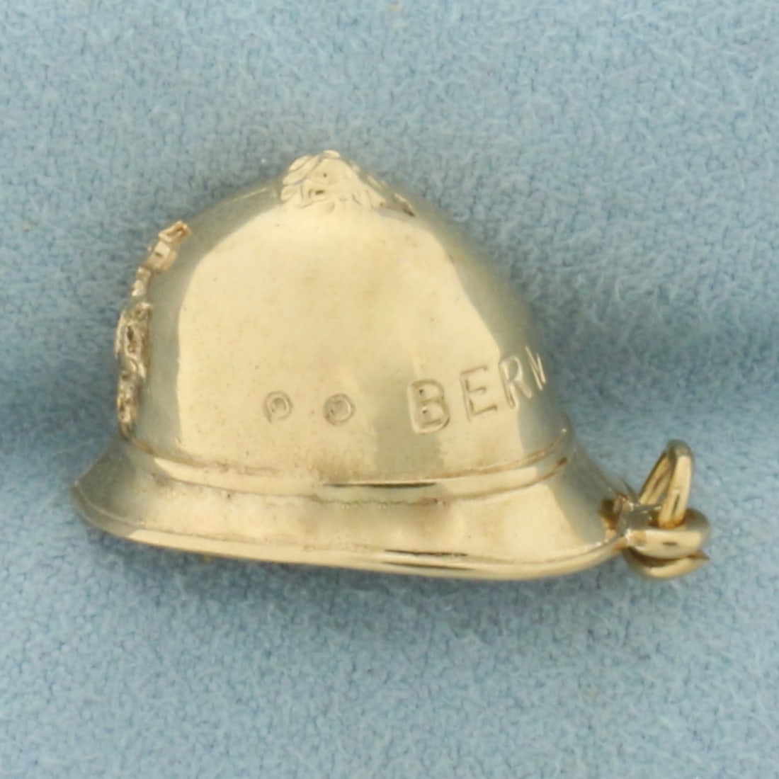 Vintage 3D Bermuda Hat Charm in 14K Yellow Gold: In 14k yellow gold. 1 inch long by 1/2 inch wide by 1/2 inch tall. 4.1g.
