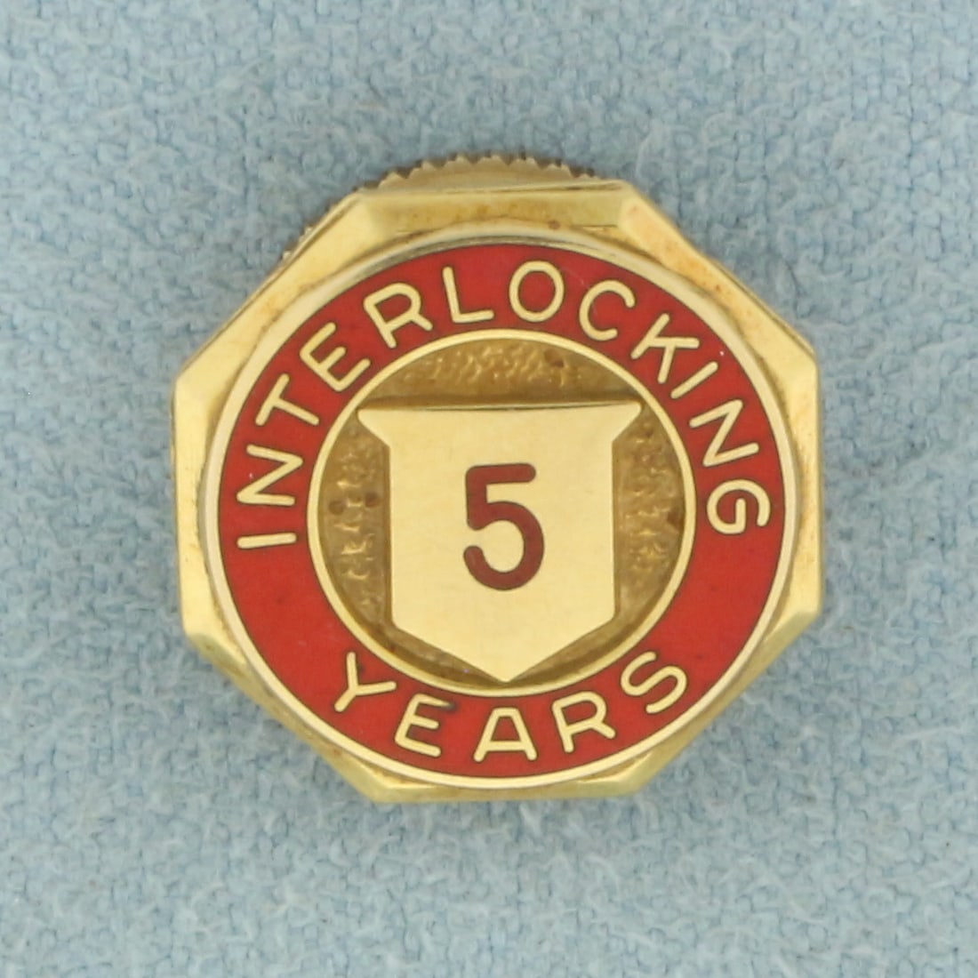 Antique Interlocking 5 Years Enamel Pin in 10k Yellow Gold: In 10k yellow gold. Pin and screw back. 1/2 inch diameter. 3.8g.