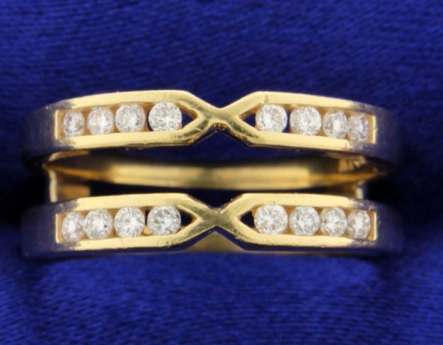 Diamond jacket for solitaire: Gorgeous 14k yellow gold diamond jacket for solitaire diamond ring. There are 16 diamonds that total 1/4 carat. The diamonds are SI clarity and H-I color. Size 6 3.8g