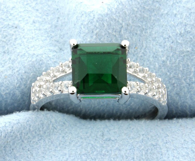 Sterling silver ring with Lab Emerald: Fantastic style sterling silver ring with gorgeous square cut lab Emerald center gemstone set in great split shank style setting accented with white sapphires. Size 8 2.8g