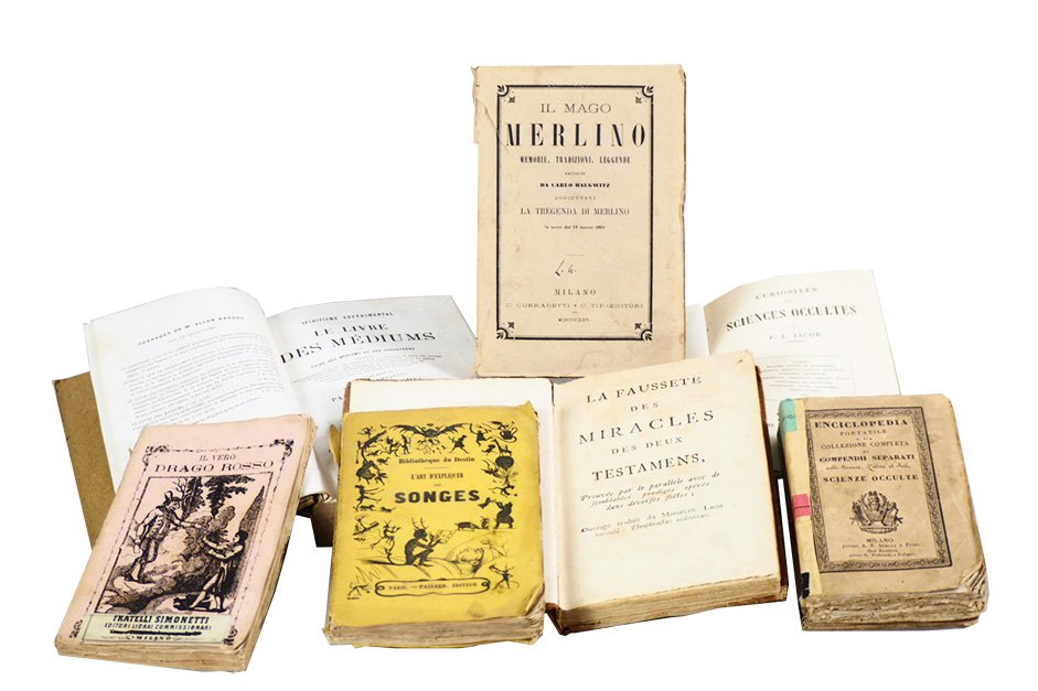 [LOT OF 10 WORKS ABOUT MAGIC] (1 of 1)