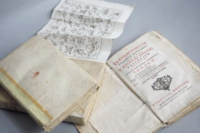 BOSCOVICH, Giuseppe. Elementorum Universae Matheseos: BOSCOVICH Ruggero Giuseppe. Elementorum Universae Matheseos... Tomus I. Continens Geometriam Planam. Arithmeticam Vulgarem. Geometriam Solidorum. Trigonometriam Planam et Sphericam. Tomus II. Continen