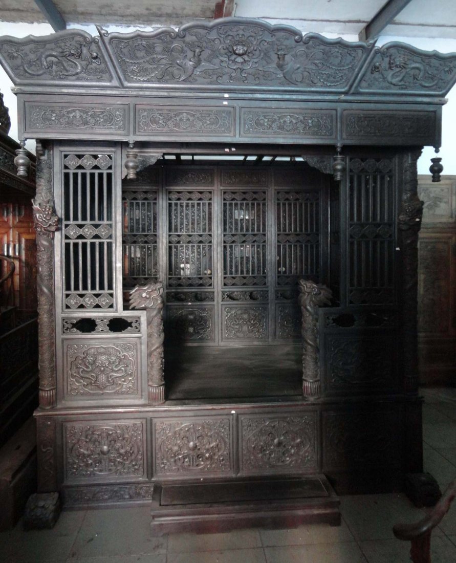 Qing Dynasty Rosewood carved dragon Babu bed: Qing Dynasty Rosewood carved dragon Babu bed