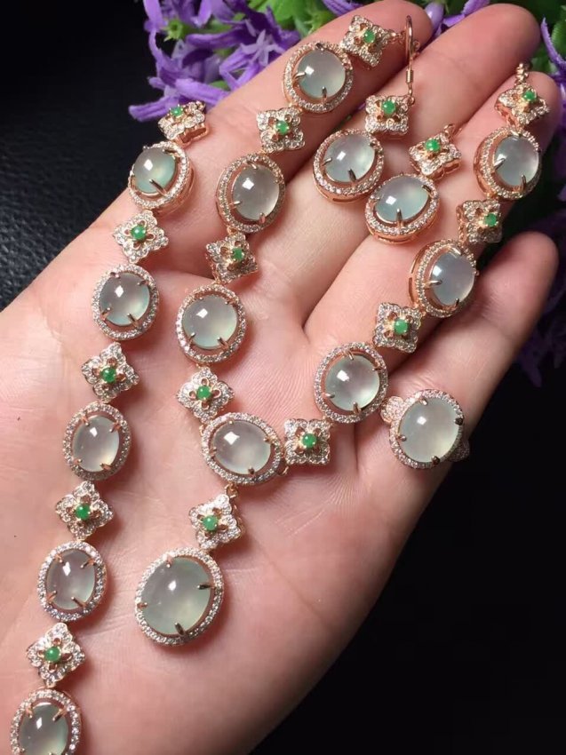 Silver inlaid ice kinds of jade Necklace Set 01: Ensure all emerald A goods, Seiko mosaic, ice permeable Run, collection to share!Size: 10 * 8mm
