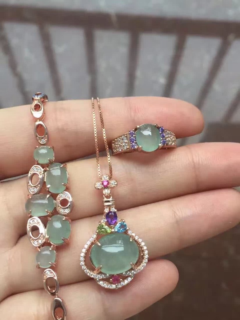 Silver inlaid ice kinds of jade Necklace Set 02: Ensure all emerald A goods, Seiko mosaic, ice permeable Run, collection to share!Size: 10 * 8mm 12*10mm